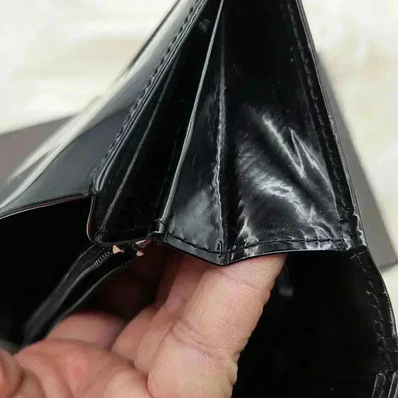 Interlocking G Vernis BiFold Long Wallet - Picture 14 of 15